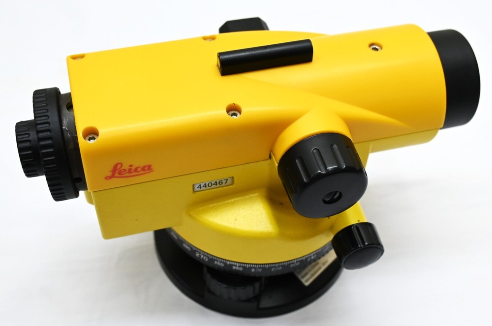 Leica Runner 24 Auotomatic level with hard Case.