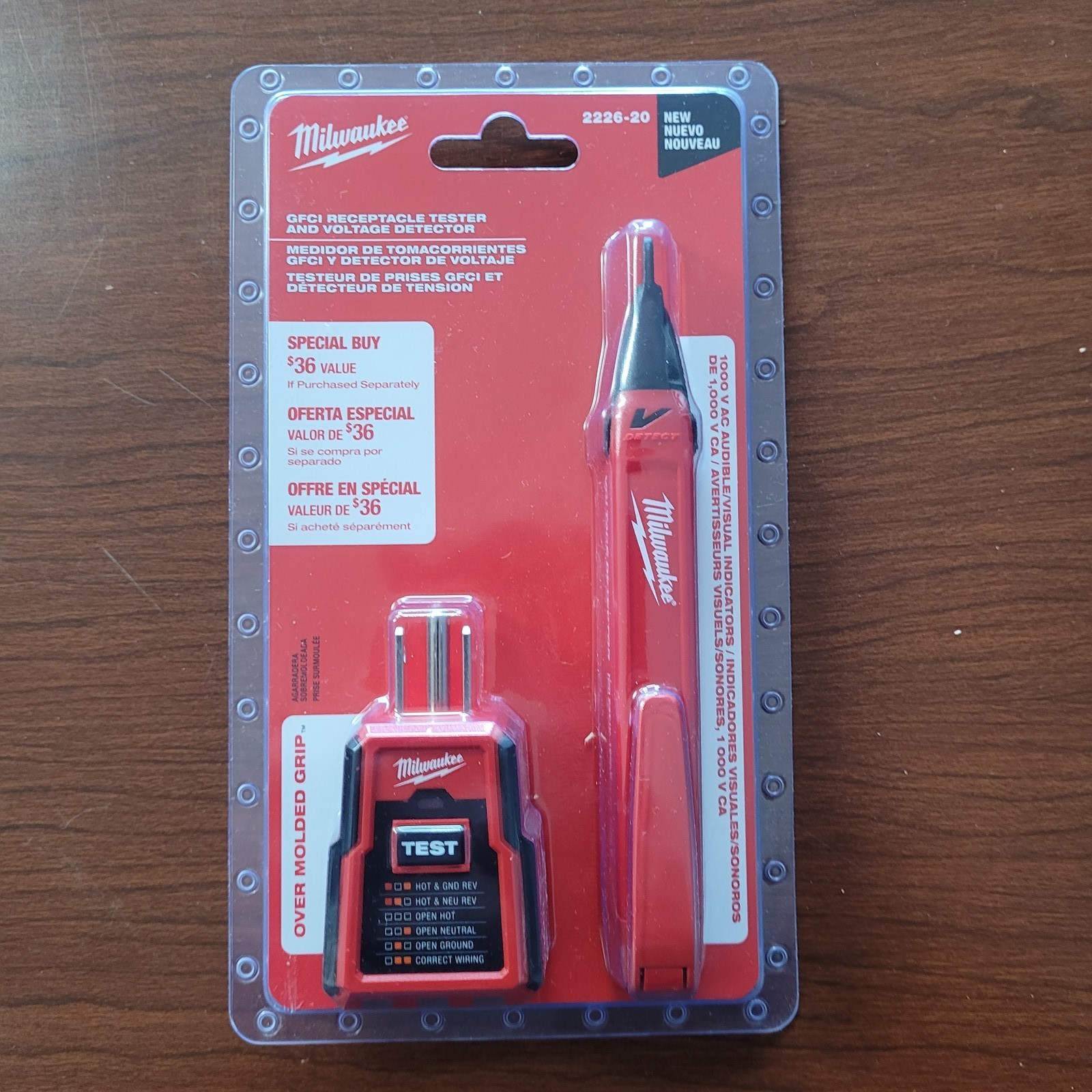 Milwaukee 2226-20 GFCI Receptacle Tester & Non-Contact Voltage Detector NIB