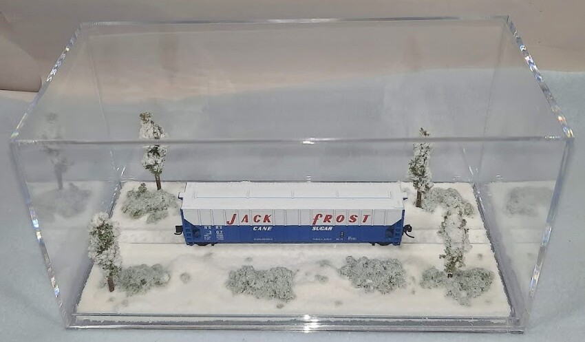 N SCALE 8" SINGLE TRACK DISPLAY CASE- "WINTER SCENE" FOR ANY N SCALE TRAIN