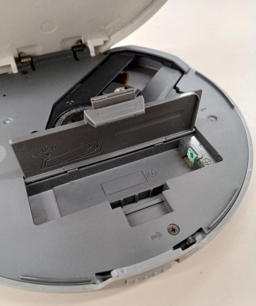 CD WALKMAN Model D NE730 SONY