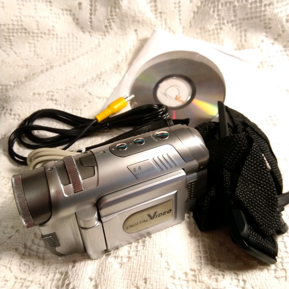 DIGITAL VIDEO 6.6 MEGA PIXEL CAMERA & CASE WIRES BOOKLET CD UNTESTED CLEAN