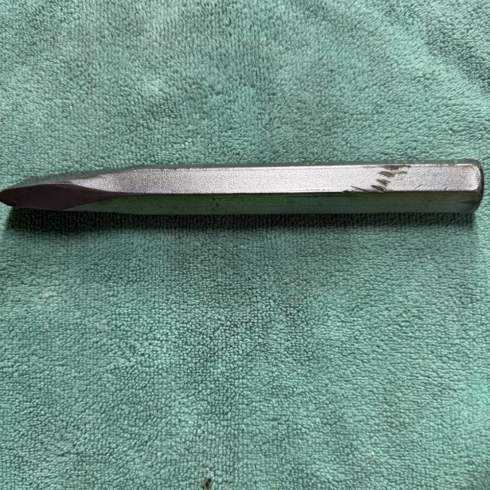 SK Hand Tools 6528 Chisel Flat 7/8in. 7 1/2in. USA