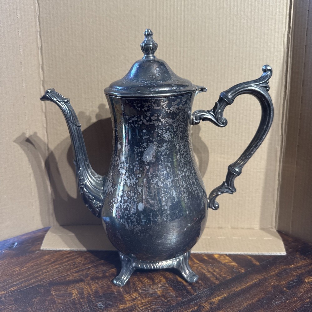 Vintage WM Rogers Silver Plate Coffee Pot 800 Pattern - Footed & Hinged Lid