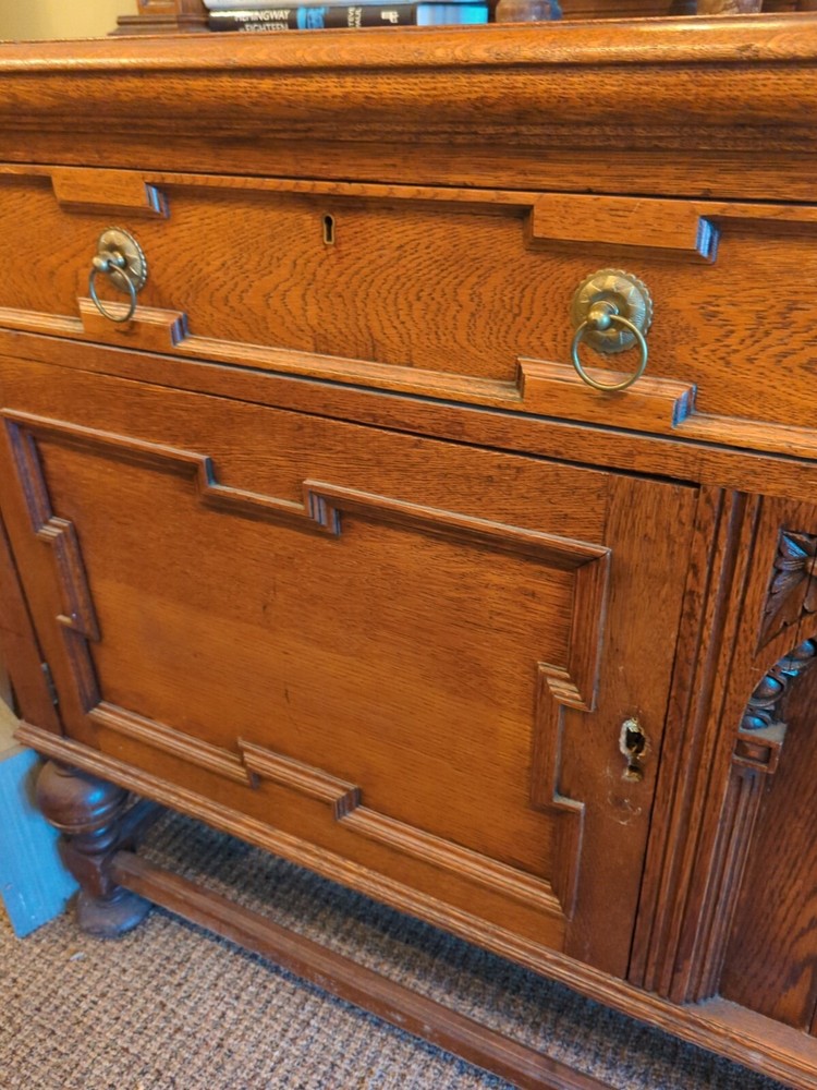 Sideboard Buffet Vintage With Mirror. Very Nice.