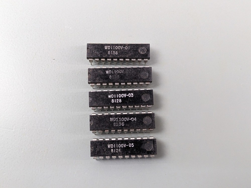 (5) WD1100V Winchester Disk Controller Set ICs, -01 -02 -03 -04 -05