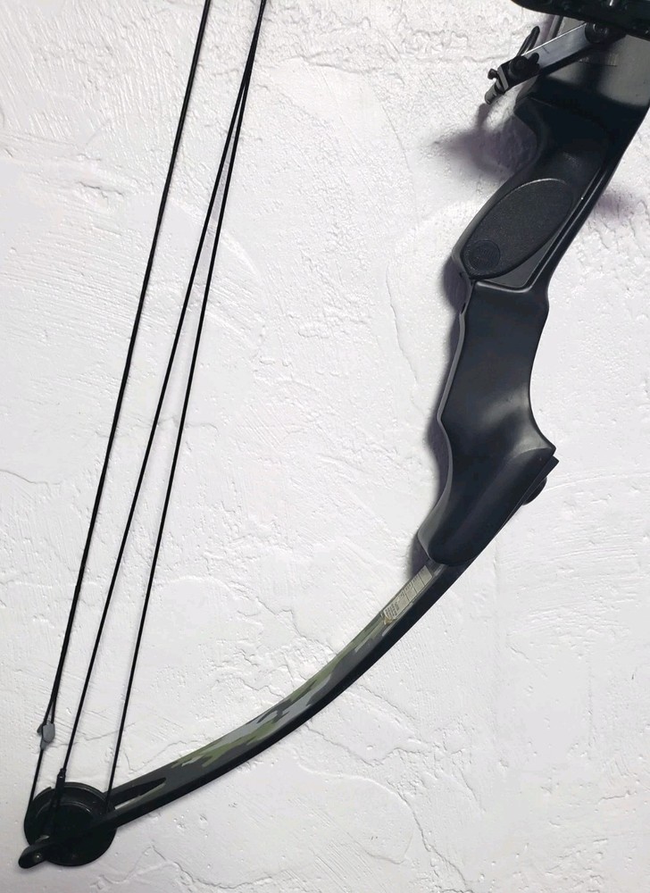 Robin Hood Compound Bow and Archery Target