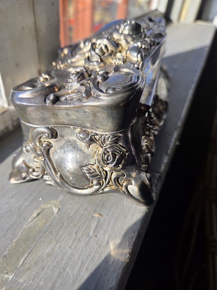 Vintage Wallace Silverplated Art Nouveau Jewelry Musicbox 1950-1960s Coffin Shap