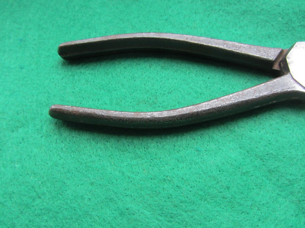 Vintage Round Hole Pliers – 6¼” Long