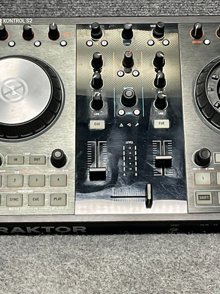 Native Instruments Traktor Kontrol S2 MK2 🎧 2-Channel DJ Controller Black