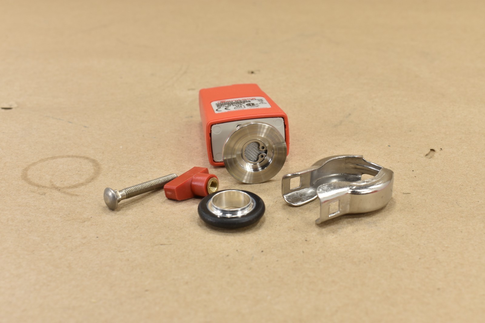 Edwards APG100-XLC, Pirani Vacuum Gauge 15-30 VDC, 1W, D02603000