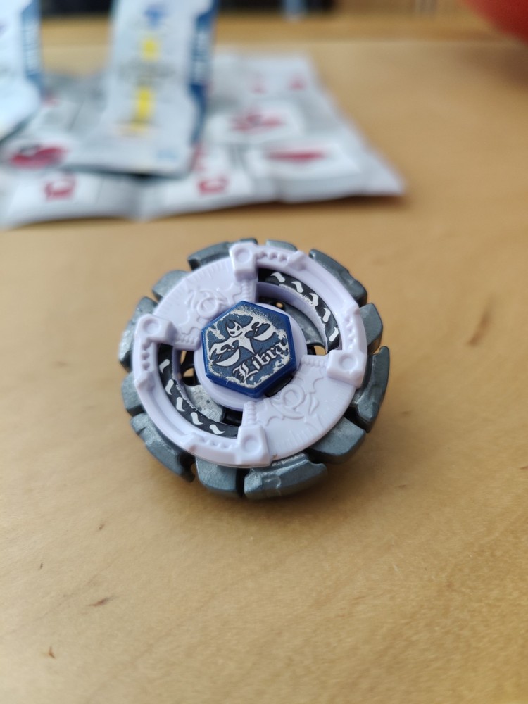 Hasbro Beyblade Metal Wing Smash 2 Pack Earth Eagle Dark Libra
