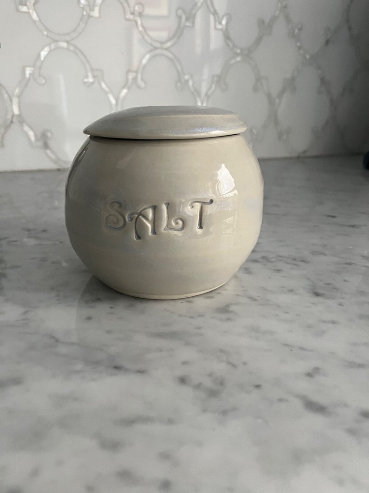 Salt cellar with lid and spoon