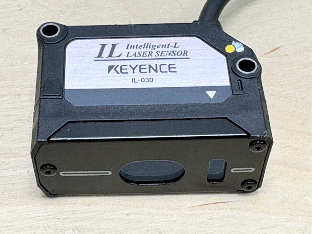 Keyence IL-030 CMOS Multi-Function Analog Laser Sensor Head