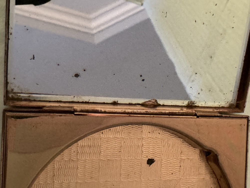 Volupte Vintage Compact (empty)