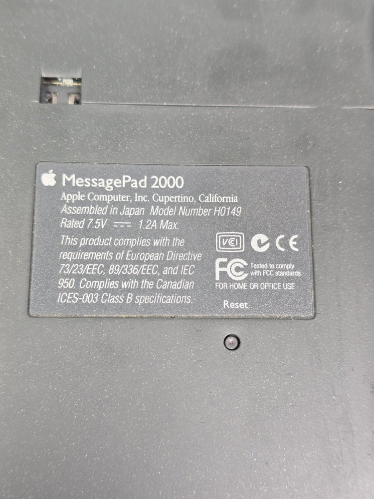 Apple Newton MessagePad 2000 Bundle Flash Memory Stylus Manuals Extras
