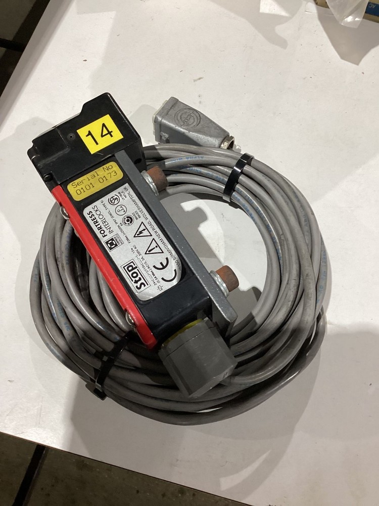 CASTELL INTERLOCKS STOP24 TRAPPED KEY SAFETY SWITCH USED