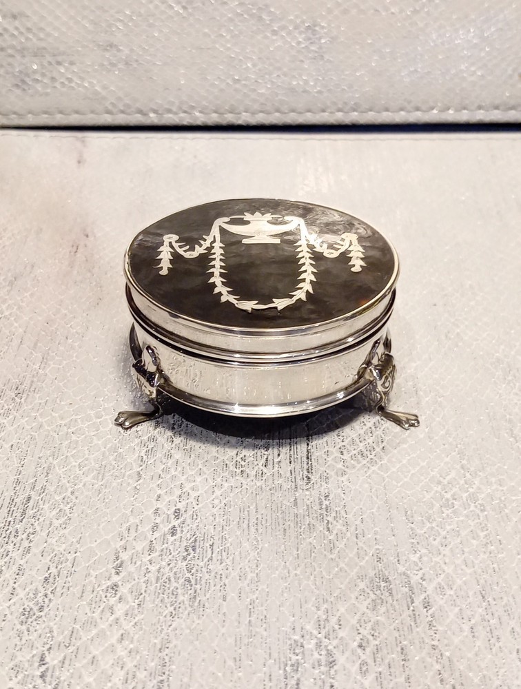 Solid Silver Trinket Box by Charles Boyton & Sons London 1908.