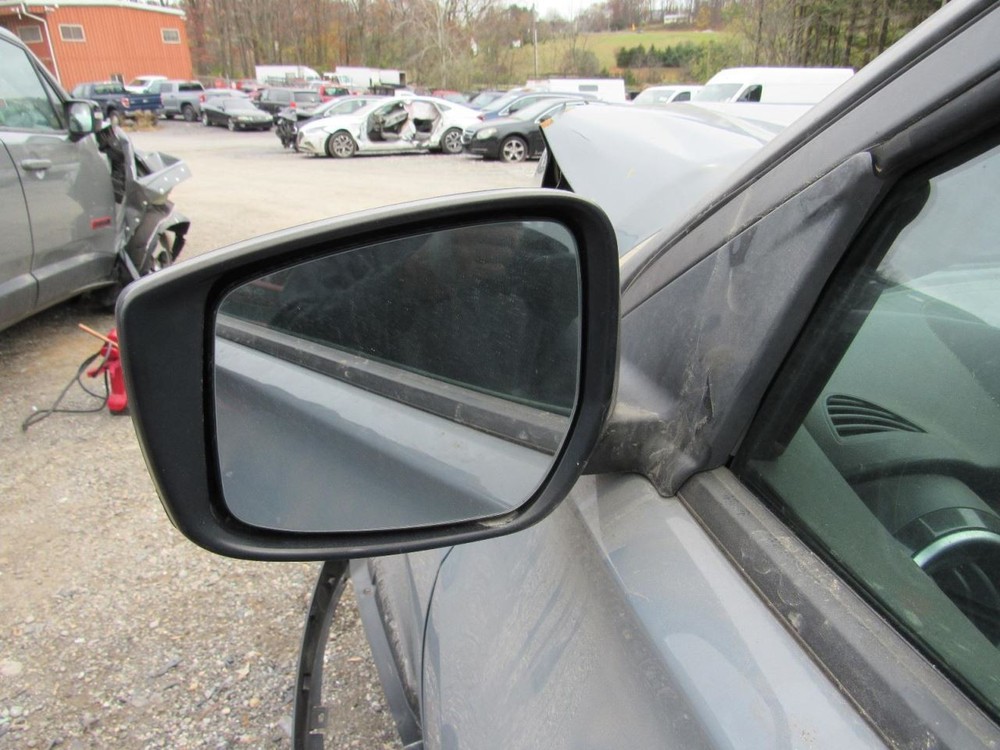 KICKS 2021 Glove Box 1009785