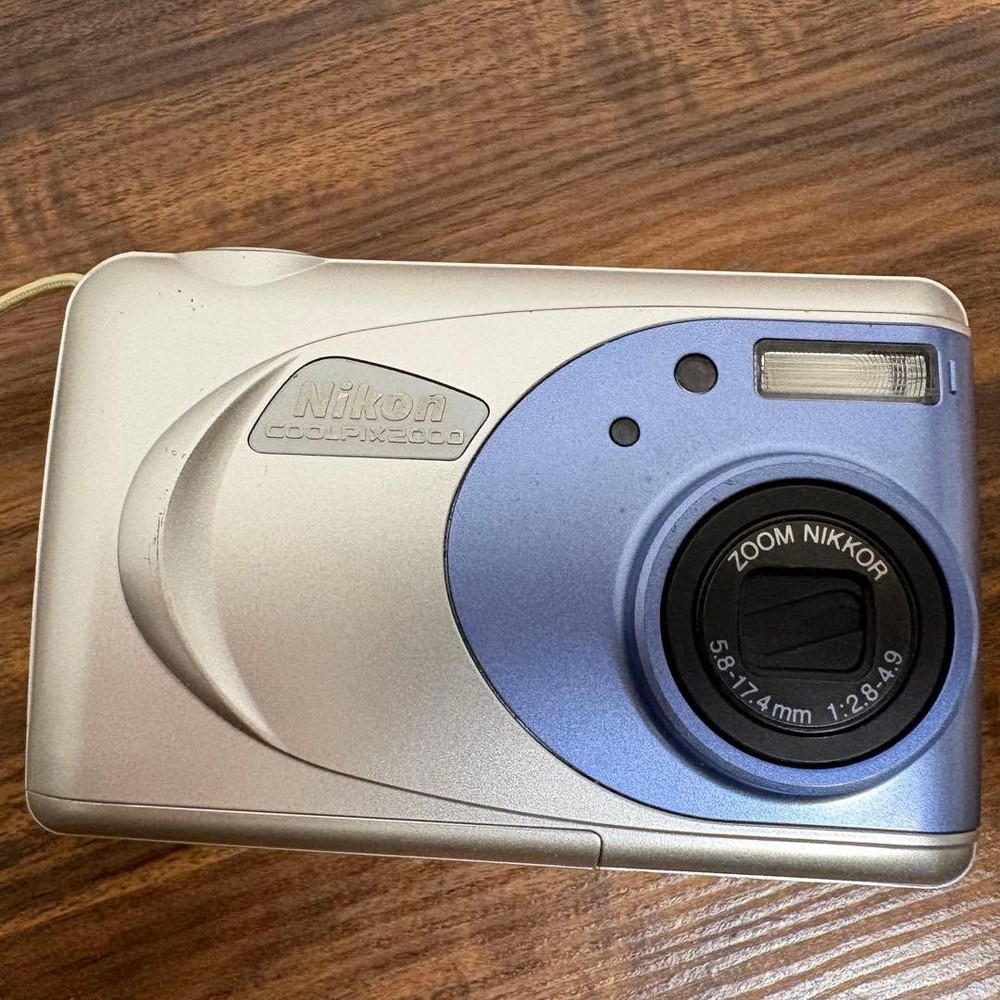 Nikon COOLPIX E2000 Compact Digital Camera Tested Zoom Flash AF Features