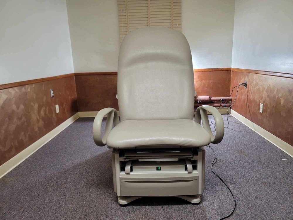 Brewer 6501 Access High-Low Exam Table