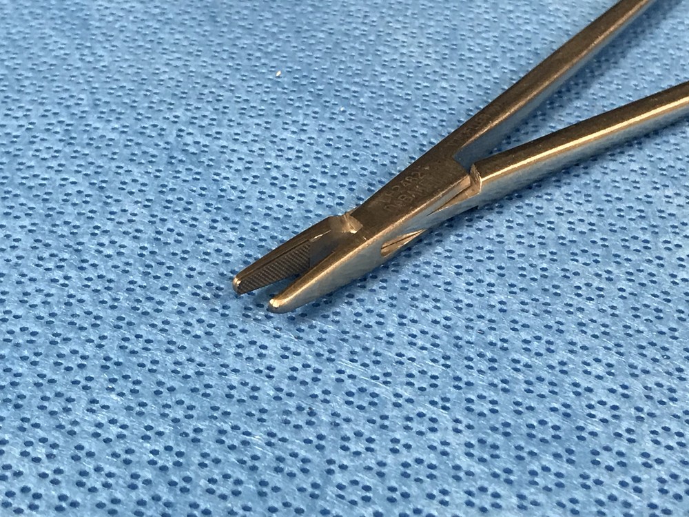 V. Mueller CH2482 DeBakey Holder