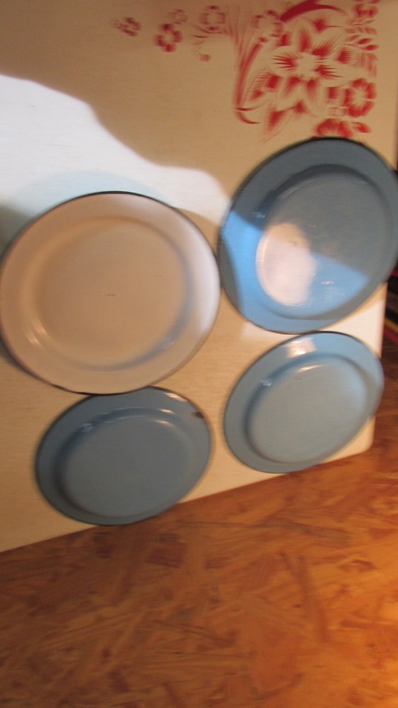 4 Antiqur White Black Blue Graniteware Plates