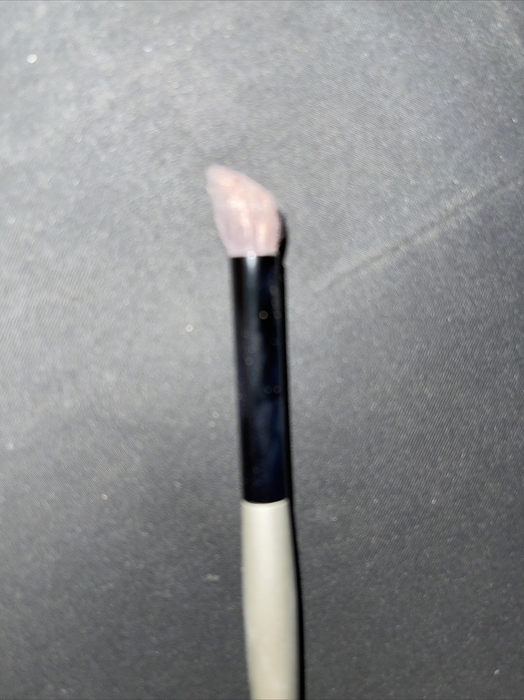 Paula Dorf Eye Contour brush