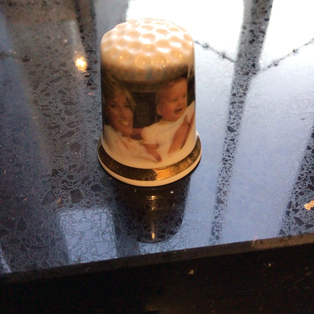 Vintage Thimble displayer￼case