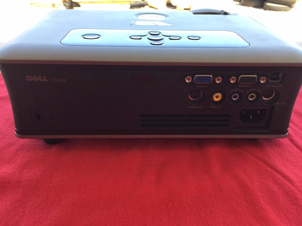 Dell DLP Front Projector With Case, Power Cable, and Remote