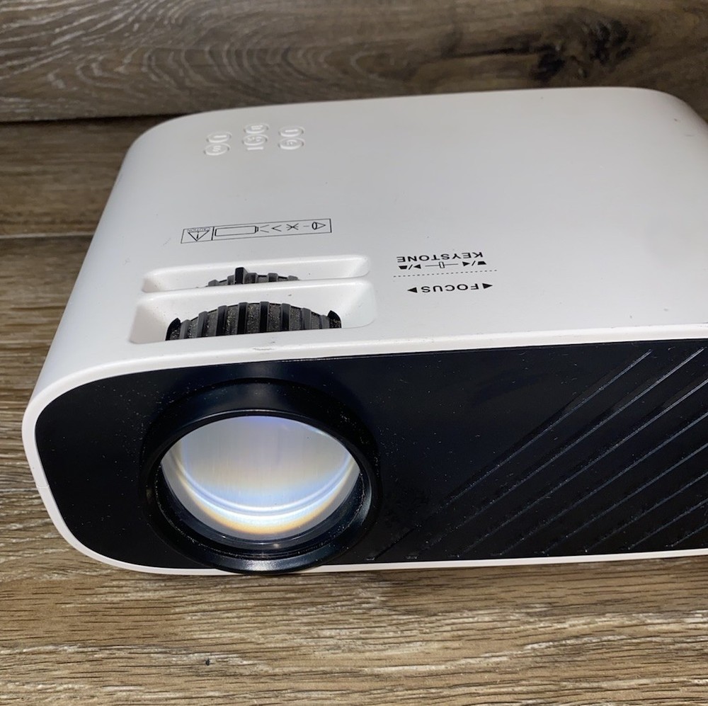 Portable USB HDMI Mini LED Projector with Power Cord Rohs Model - Sync Display