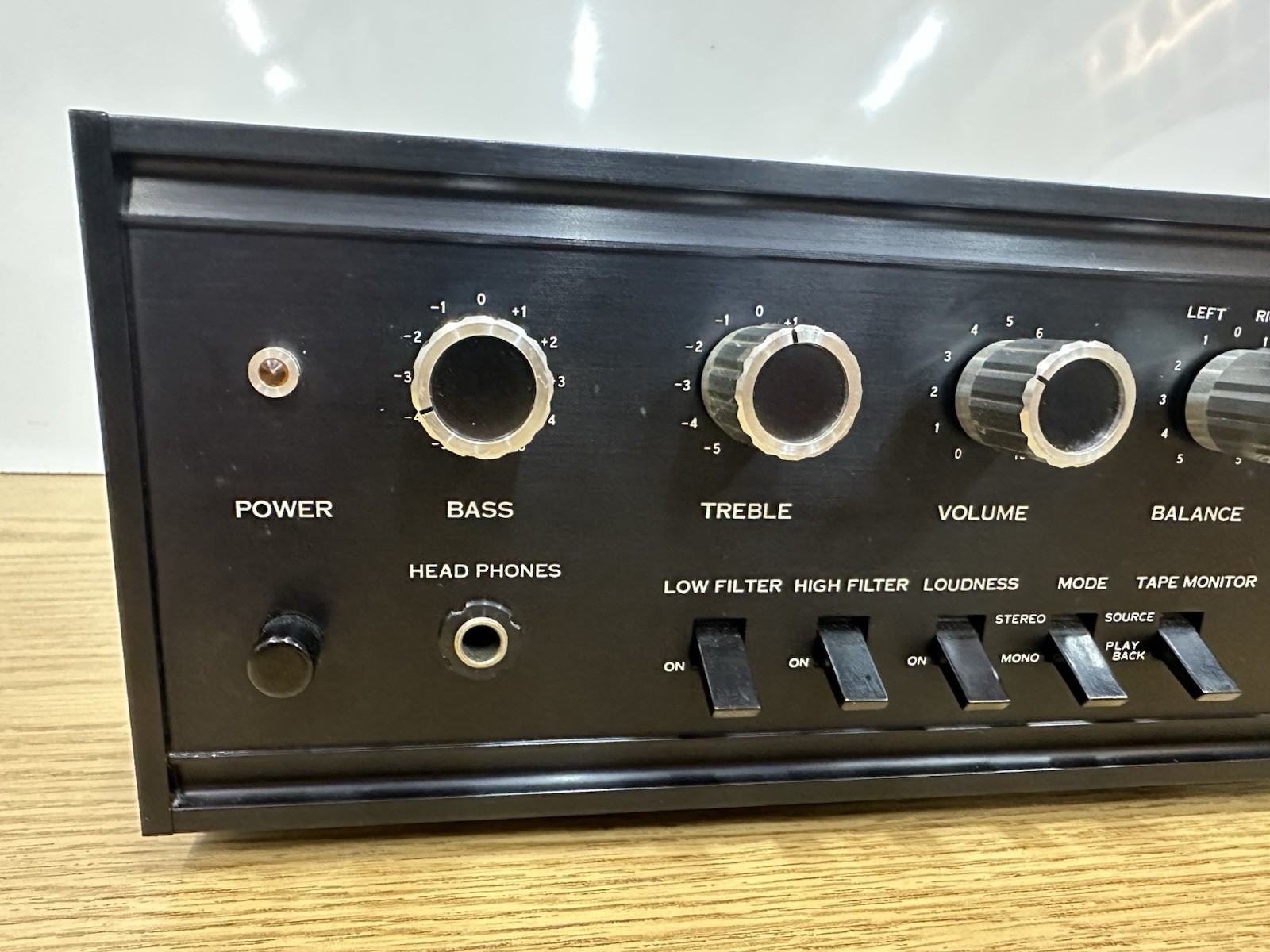 Nice Sansui AU-222 Integrated Stereo Amplifier Turns On, UNTESTED. *Read