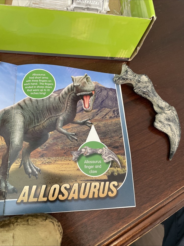 Amazing Dinosaurs! Exploration Kit Lakeshore Learning