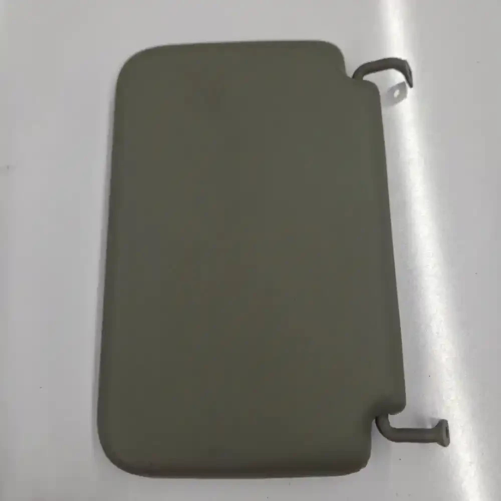 2018 Peterbilt 579 Center Sun Visor