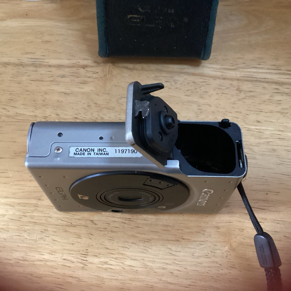CANON ELPH / Point & Shoot Film Camera - Functions Tested - Flash doesn't close
