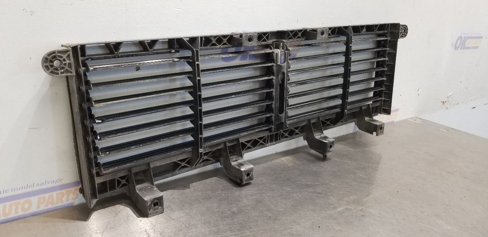23 DODGE RAM 2500 AIR SHUTTER 6.7L