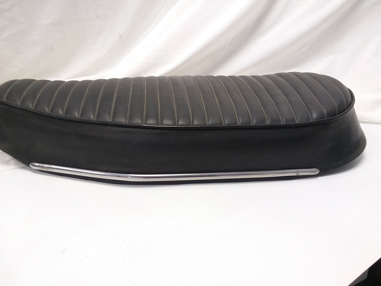 TRIUMPH TR25W 250 SEAT SADDLE 82-9472 ORIGINAL "NOT REPRODUCTION"