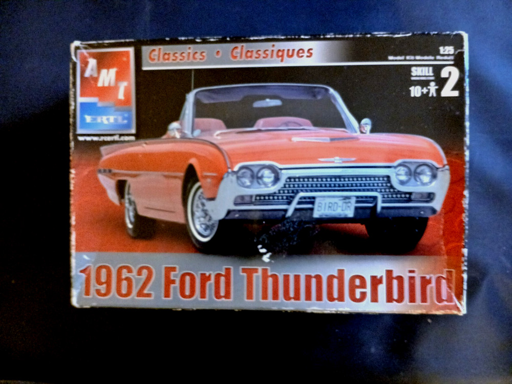 Model Kit 1962 Ford Thunderbird AMT Classics 1:25