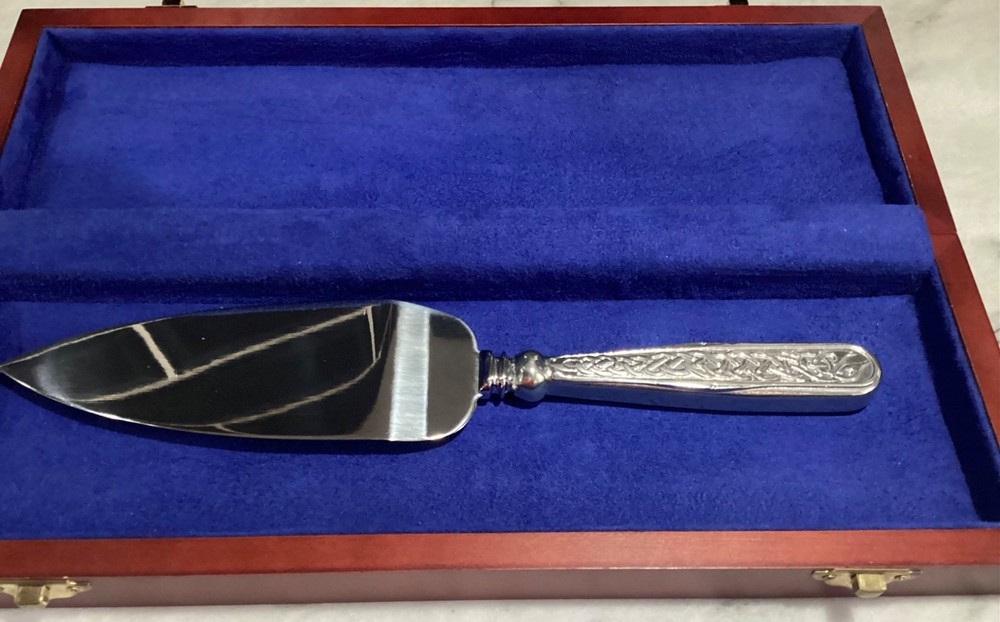 Mullingar Pewter Cake Server Celtic Design 10.5”