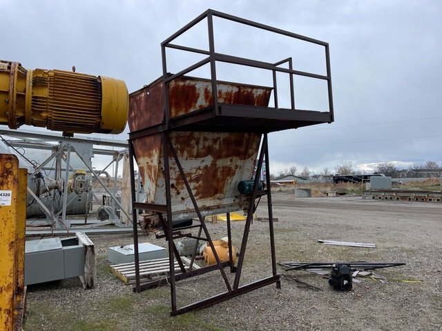 Custombuilt 4 ft x 6 ft Aggregate Hopper with Stand Auger # 4039