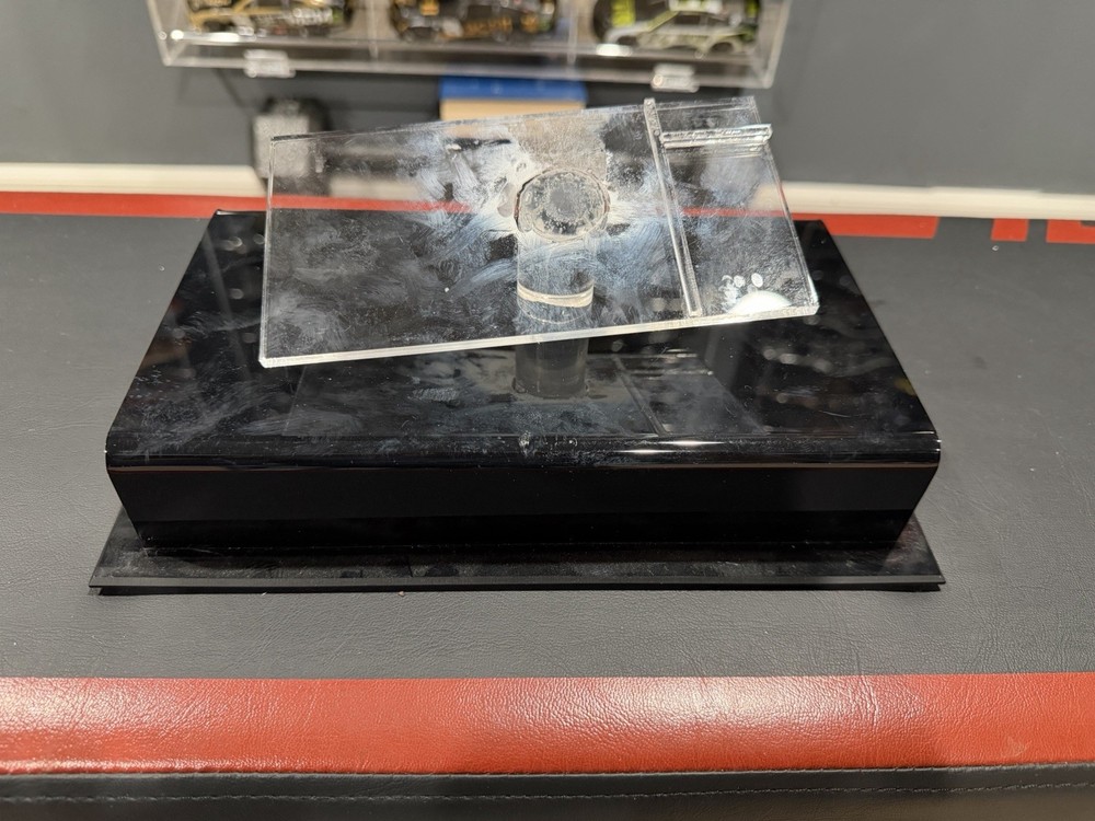 Mounted Memories Display Case Acrylic Top, Please Read!! Base Is Damaged