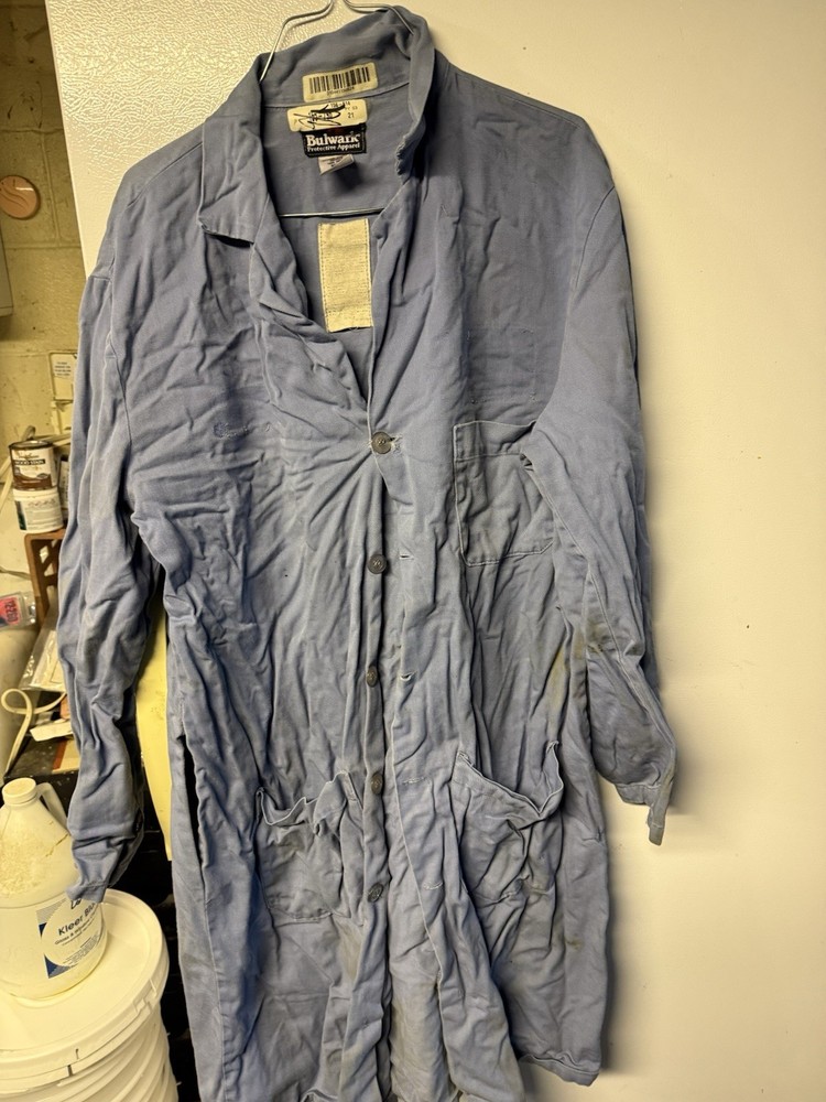 Bulwark Flame Resistant Lab Coat Medium FR  Industrial Uniform Light Blue