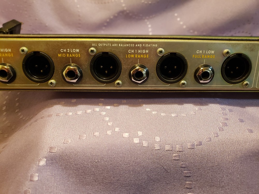 BSS Sweepable Frequency Dividing System - Stereo/Mono Crossover