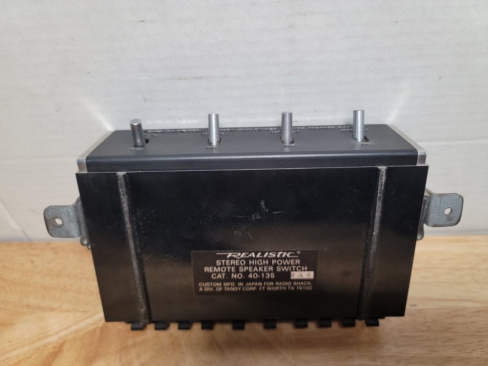 REALISTIC STEREO HIGH POWER REMOTE 4 SPEAKER SWITCH w/mounting bracket