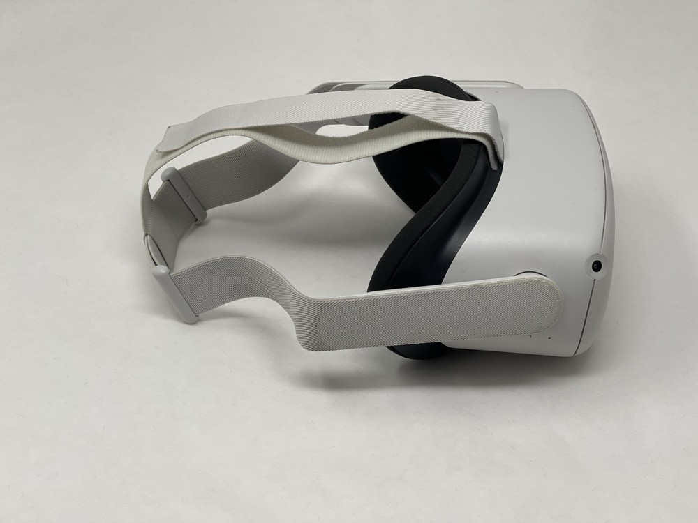 Meta Quest 2 256GB VR Headset With 2 Controllers White Good