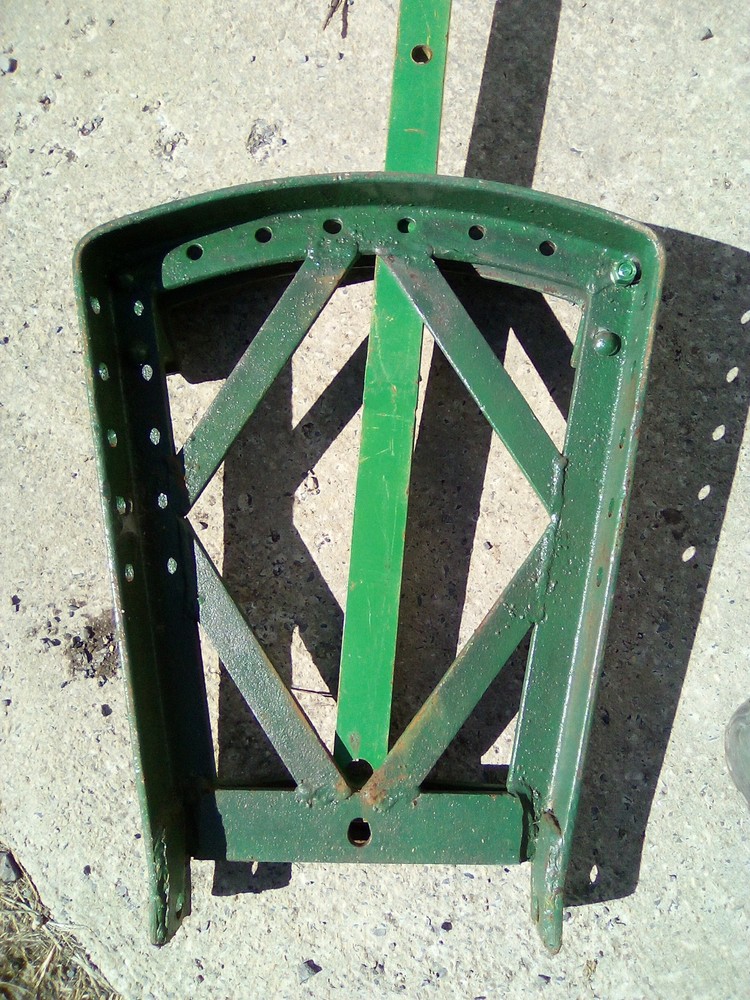 Oliver 550 Tractor Hitch