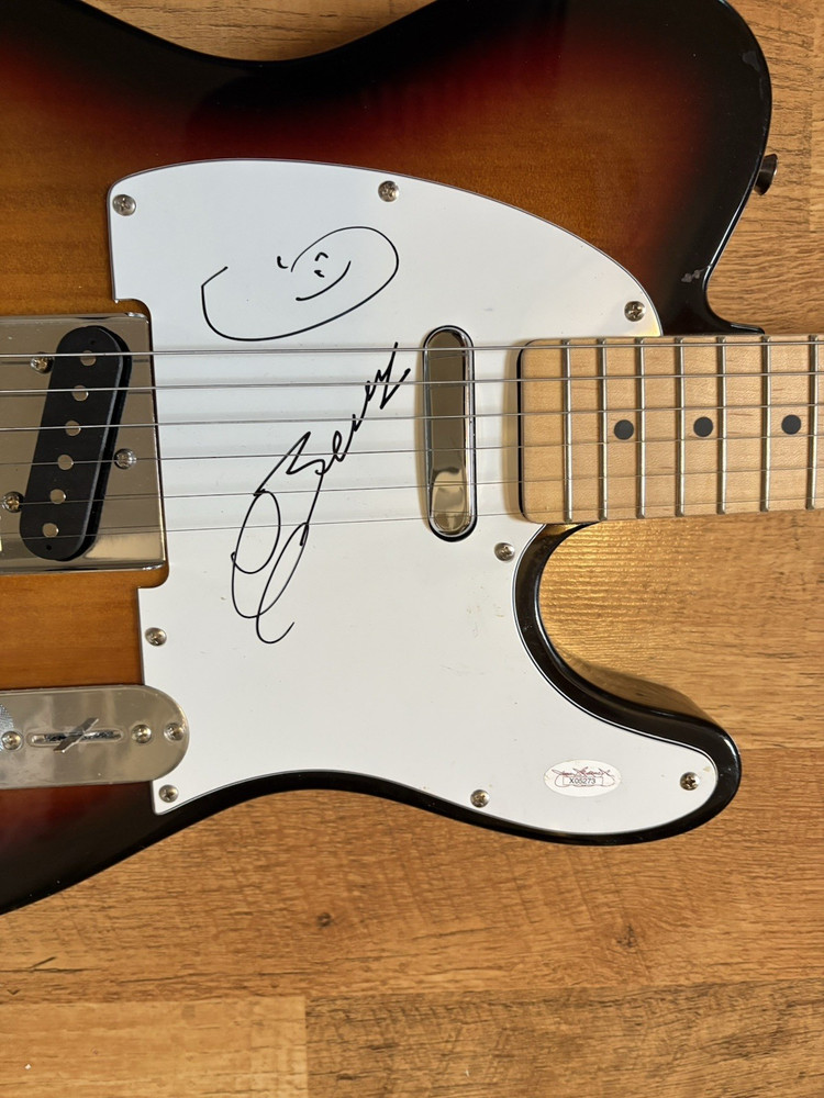 MUSIC LEGEND CHUCK BERRY SIGNED GUITAR JSA AUTHENTICATION