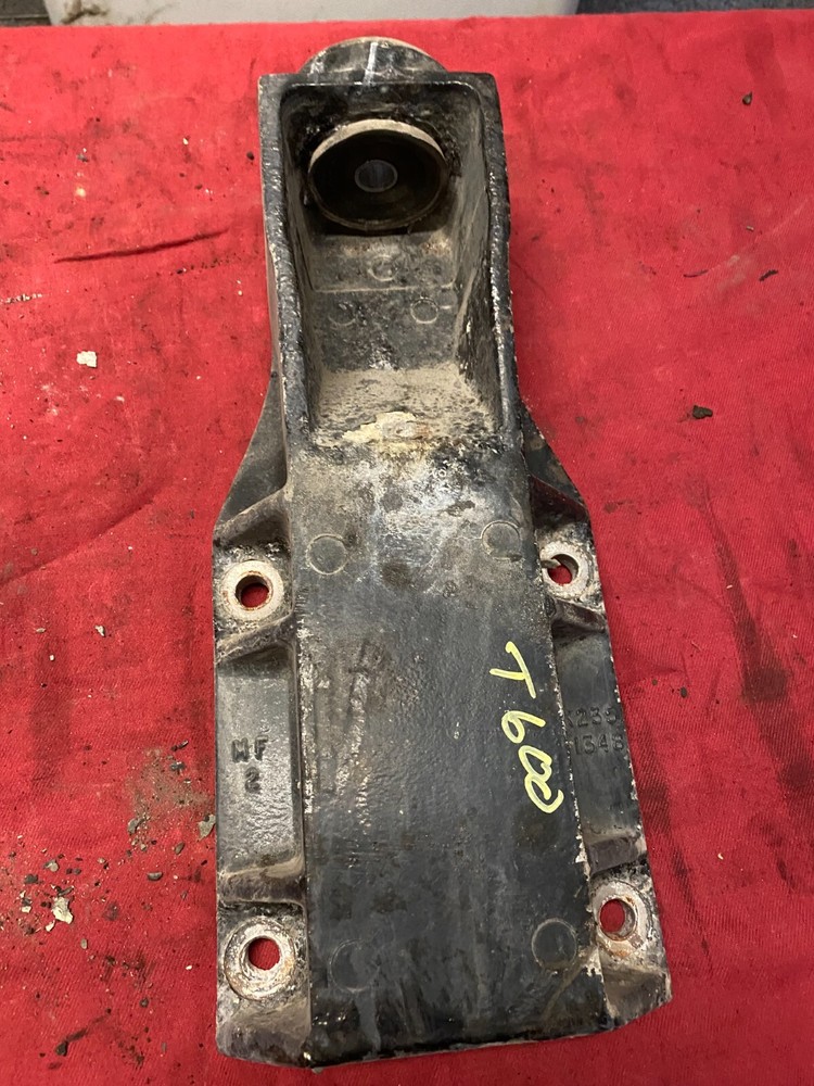 KENWORTH   CAB AIR SUPPORT ,MOUNT,   BRACKET  SUSPENSION MOUNT K235-1348