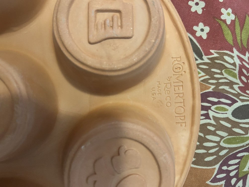 Romertopf by Reco Round Clay Cupcake Baker