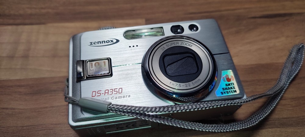 Digital Camera 10.1 Mega Pixels Zennox DS-A350