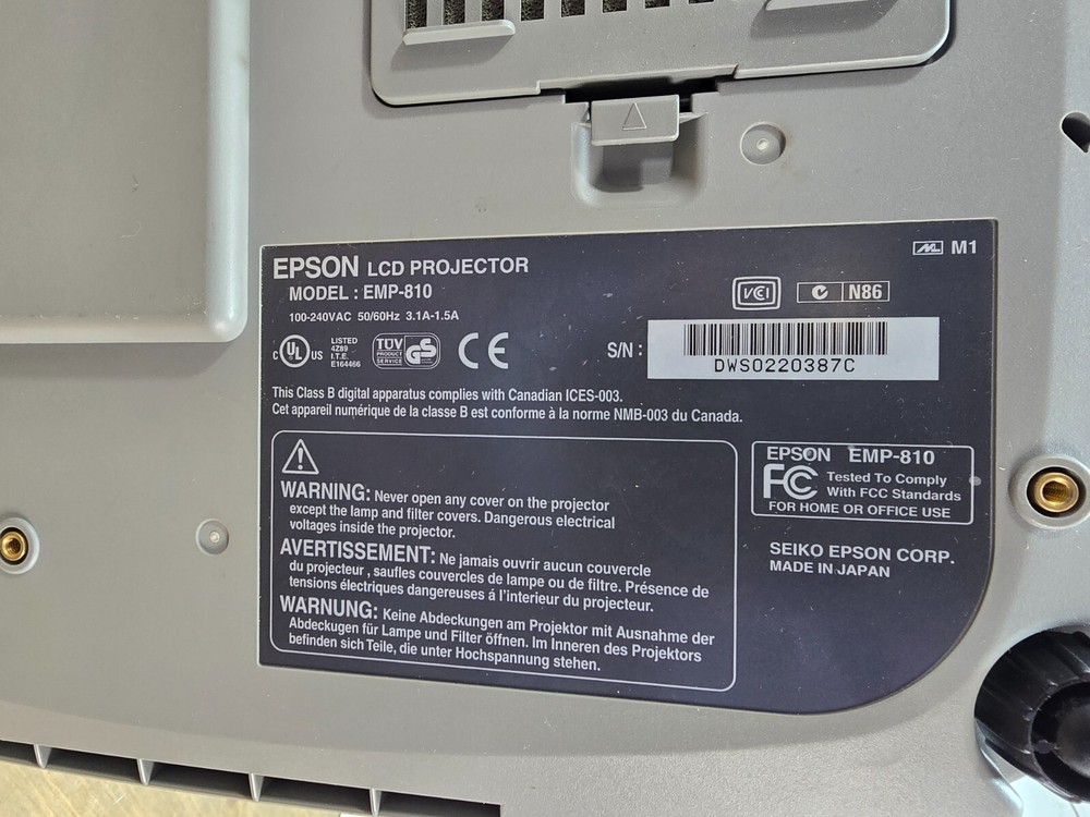 EPSON PowerLite 810p EMP-810 LCD Projector - Works